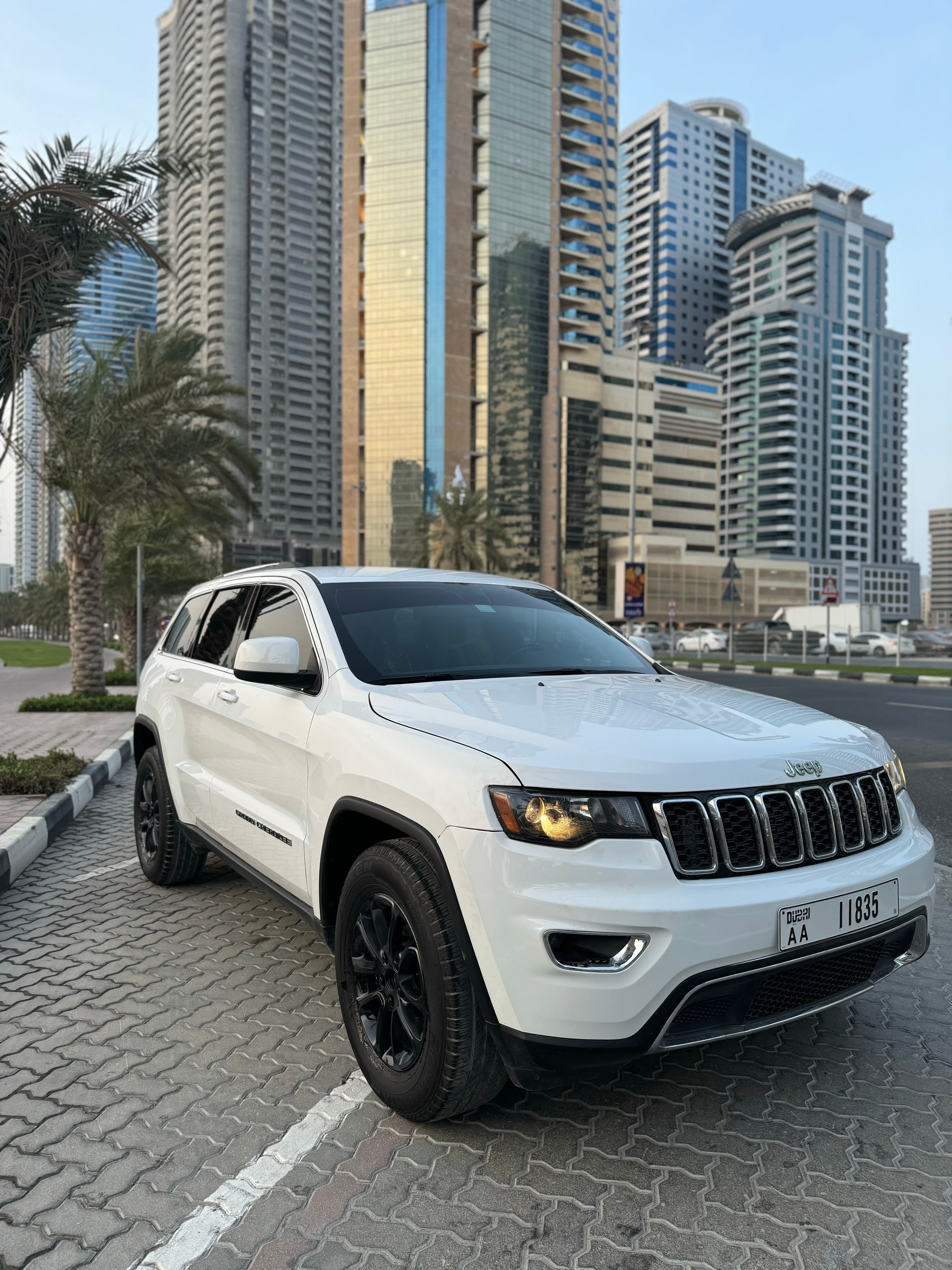 Jeep grand cherokee view 3