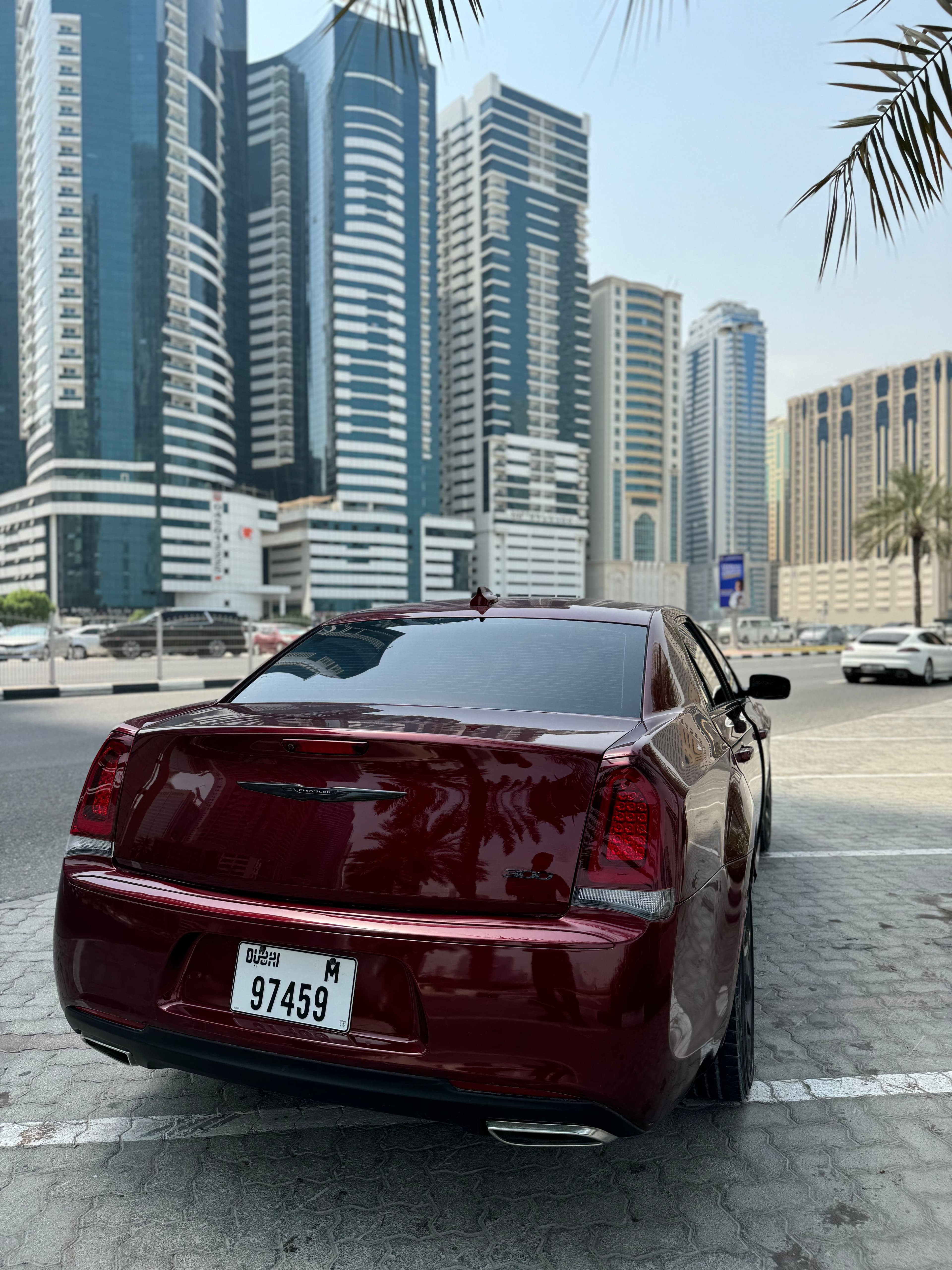 Chrysler 300 view 4